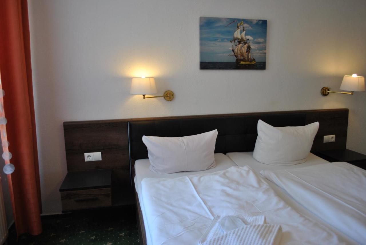 Strand-Hotel Lobbe Exterior photo